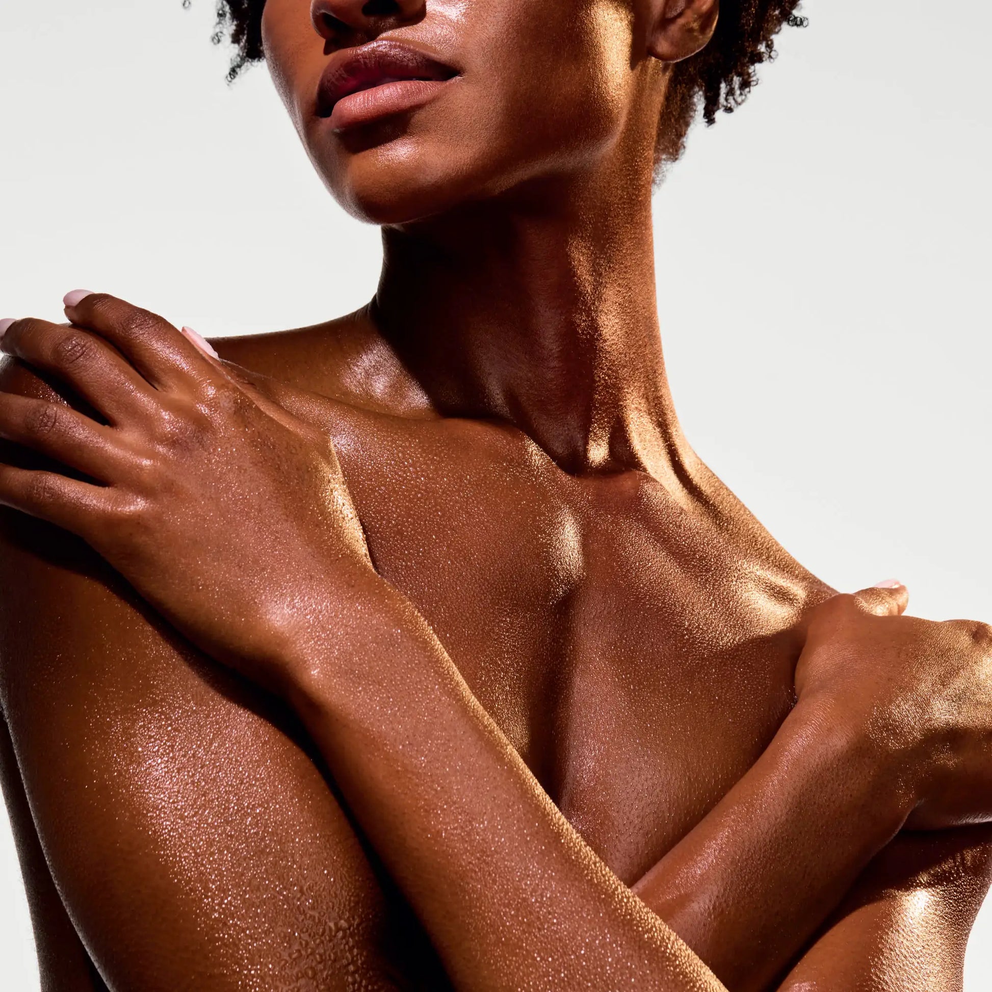 the-glow-getter-multi-oil-body-scrub-v8 NATR-40028-Alt-Image-The_Glow_Getter_Multi-Oil_Body_Scrub-06_1.webp